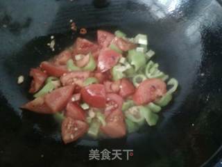 番茄青椒炒蛋~的做法步骤:3