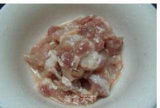 毛豆炒肉的做法步骤:2