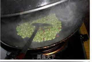 毛豆炒肉的做法步骤:7