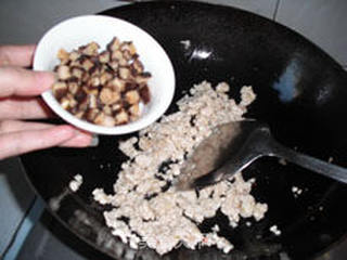 中秋佳节营养美食——松仁香菇酱扒豆的做法步骤：12