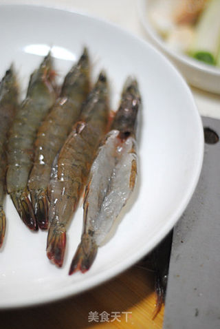 苹果蒜香烤虾趣——非常鲜香哦的做法步骤:2