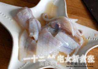 墨鱼大虾豆腐汤的做法步骤:3