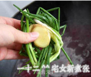 墨鱼大虾豆腐汤的做法步骤:4