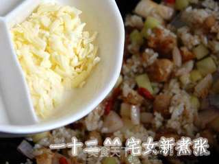 洋葱鸡丁芝士炒饭的做法步骤：11