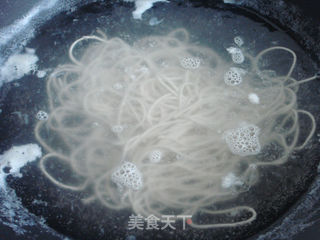 鲜蔬蛋皮海藻拌面的做法步骤:8