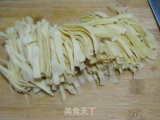 旱芹炒百叶的做法步骤:2