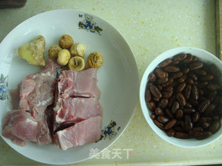 红腰豆莲藕猪骨汤的做法步骤：1