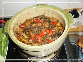 板栗干豆角焖五花肉的做法步骤:8