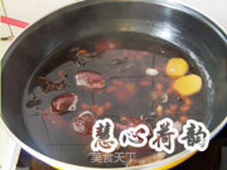黑木耳生姜红枣花生汤的做法步骤:10