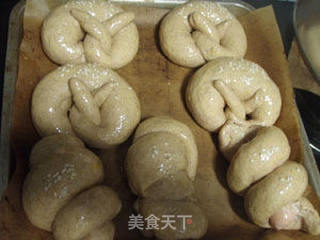 玉米肠肉桂面包卷的做法步骤：15