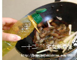 焦葱虾油炒饭的做法步骤:4