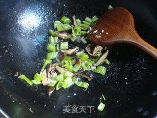 冻豆腐的新式吃法  --- 冻豆腐焖鸡腿肉的做法步骤：5