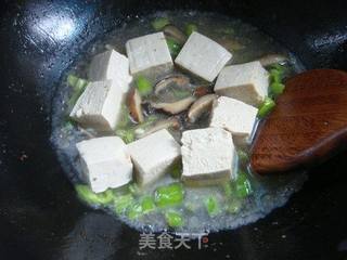 冻豆腐的新式吃法  --- 冻豆腐焖鸡腿肉的做法步骤：6