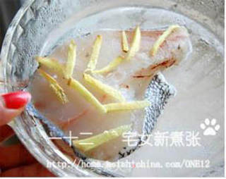 香煎鳕鱼配中式酱汁的做法步骤:2
