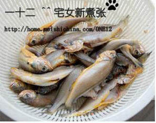红烧小黄鱼的做法步骤：1