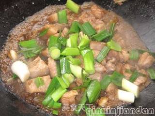 豆瓣酱焖五花肉的做法步骤:4