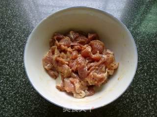 经典家常下饭菜---【肉片炒手撕甜椒】的做法步骤:3