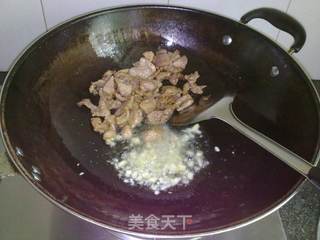 经典家常下饭菜---【肉片炒手撕甜椒】的做法步骤：6