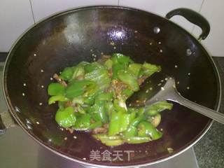 经典家常下饭菜---【肉片炒手撕甜椒】的做法步骤：9