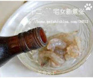 草菇虾球烩丝瓜的做法步骤:3