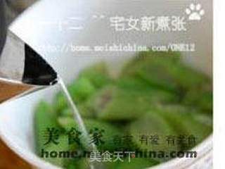 草菇虾球烩丝瓜的做法步骤:14