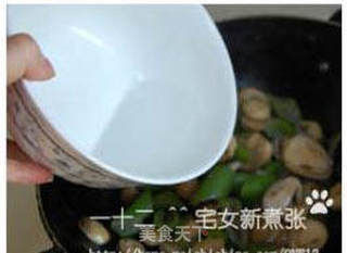 草菇虾球烩丝瓜的做法步骤:24