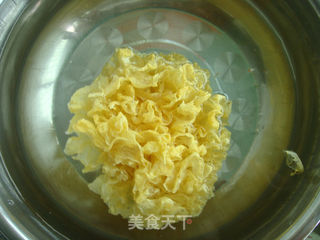 防秋燥----银耳木瓜盅的做法步骤:2