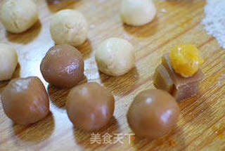 蛋黄酥的做法步骤:17