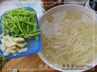 酸辣土豆丝的做法步骤:2