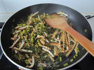 雪菜香干炒肉丝的做法步骤:8