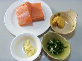 味噌沙拉酱烤三文鱼的做法步骤：1