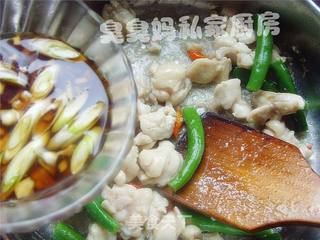 杭椒辣嫩鸡的做法步骤：5