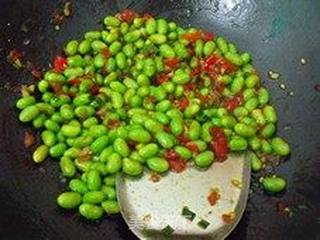 剁椒炒毛豆的做法步骤：3