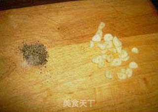 香气十足的蒜味大饼——佛卡恰的做法步骤:2