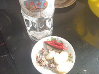 菌菇炖鸡的做法步骤：2