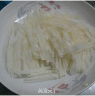 白萝卜炒牛肉的做法步骤：1