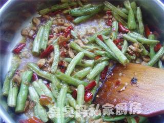 干煸豆角的做法步骤:7