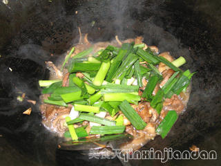 松茸炒肉片的做法步骤：7