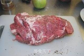 夹心肉卷李子的做法步骤:3
