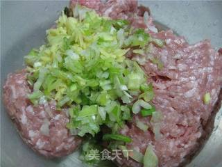 香菇芹菜猪肉饺的做法步骤:2