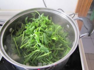 茼蒿肉圆汤的做法步骤:9