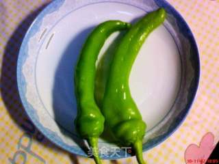 尖椒炒鸡蛋的做法步骤：2