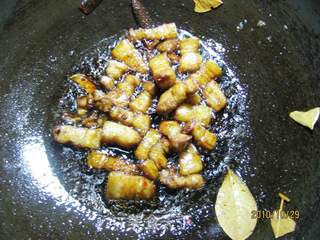 芋儿烧肉的做法步骤:5