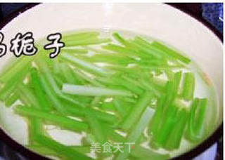 肉丝熏干芹菜的做法步骤:4
