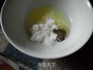 玉米鱼丁的做法步骤：2