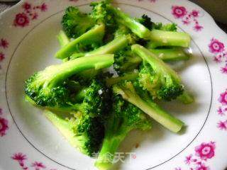 西兰花烩双色蛋的做法步骤:9