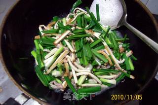 肉丝香干炒大蒜的做法步骤：9