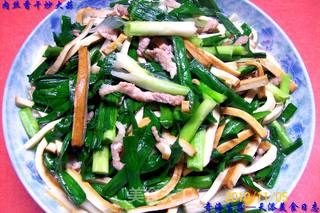 肉丝香干炒大蒜的做法步骤：11
