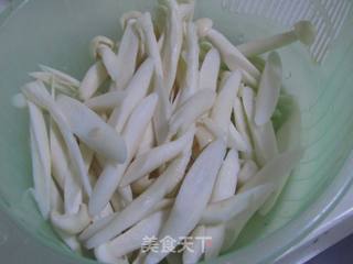 鲜菇肉丝茄汁面的做法步骤:3