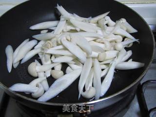 鲜菇肉丝茄汁面的做法步骤:6